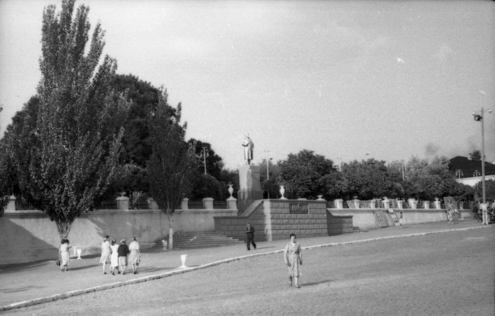 1957   1958. Вид на трибуну